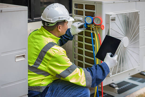 Professional Hvac technician working in Farmersville, TX